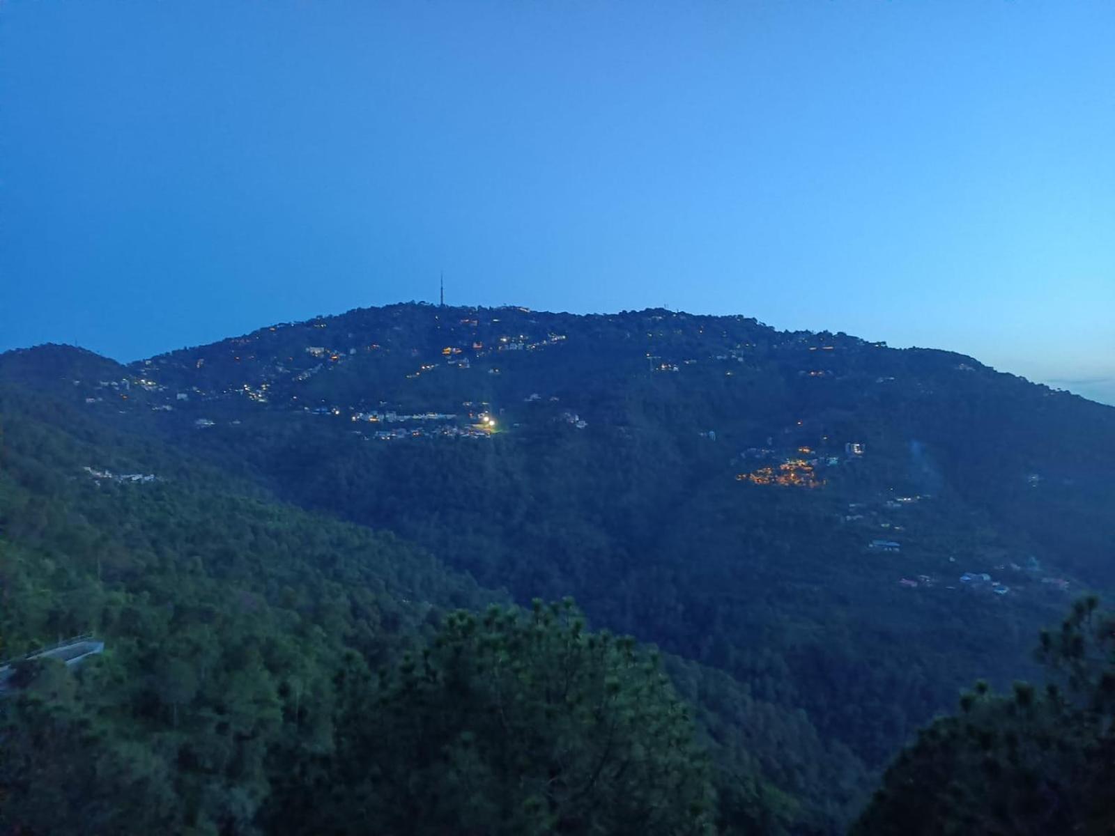 The Western Heights I Serviced Apartments I Pvt Balcony I Lift I Peacefull Area I Family Accomodation I Kasauli I By Exotic Stays Luaran gambar